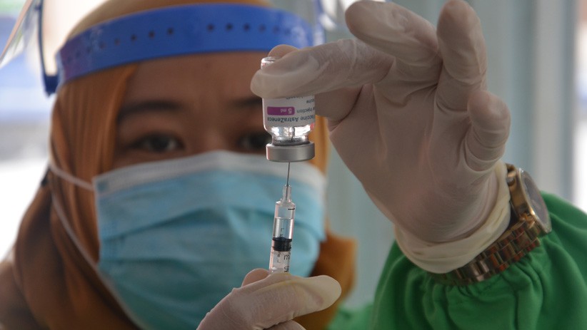 Ribuan Tokoh Agama dan Warga Jombang Disuntik Vaksin Covid-19 AstraZeneca - Bagian 3