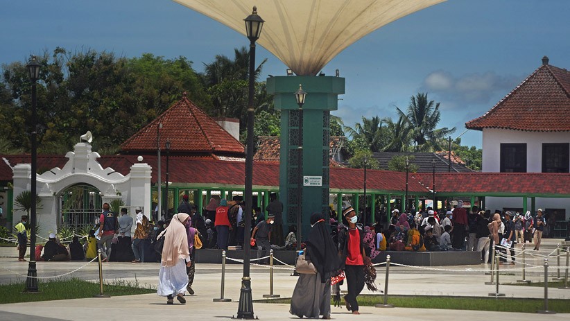 Wisata Ziarah Sultan Maulana Hasanuddin Banten Ramai di Tengah Pandemi - Bagian 2