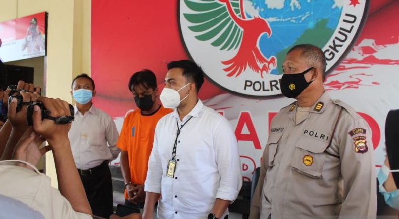 title Residivis Kasus Narkoba Ditangkap di Bengkulu, 100 Gram Sabu Senilai Rp100 Juta Diamankan Residivis Kasus Narkoba Ditangkap di Bengkulu, 100 Gram Sabu Senilai Rp100 Juta Diamankan