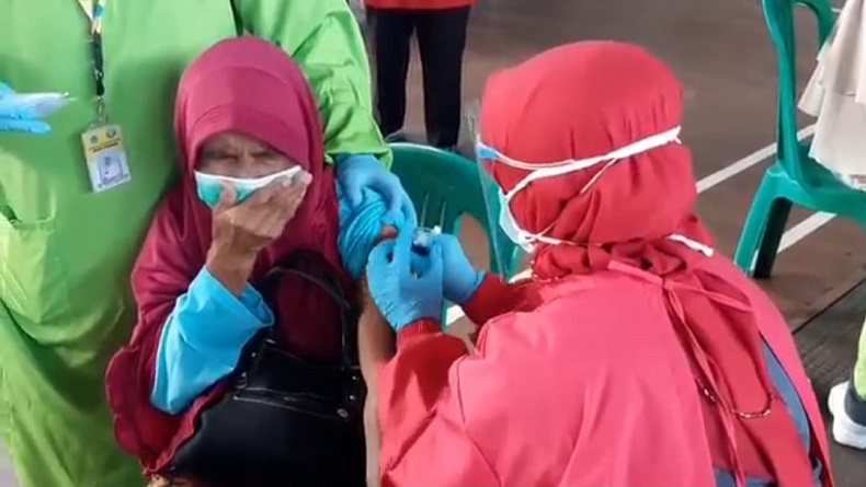 Vaksinasi Covid-19 bagi Lansia Lambat, Pemkot Bandung Minta Jemput Bola