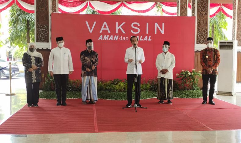 Di Depan Presiden Jokowi, MUI Jatim Pastikan Vaksin AstraZeneca Halal 
