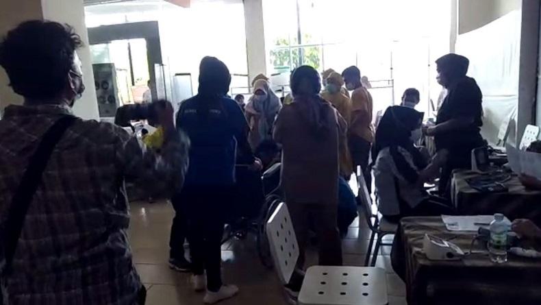 Pedagang Cantik di MOS Pingsan usai Disuntik Vaksin Covid-19