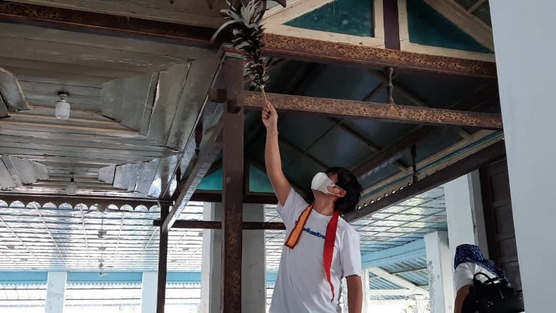 title Rian D'Masiv Ikut Bersihkan Kompleks Keraton Solo Rian D'Masiv Ikut Bersihkan Kompleks Keraton Solo