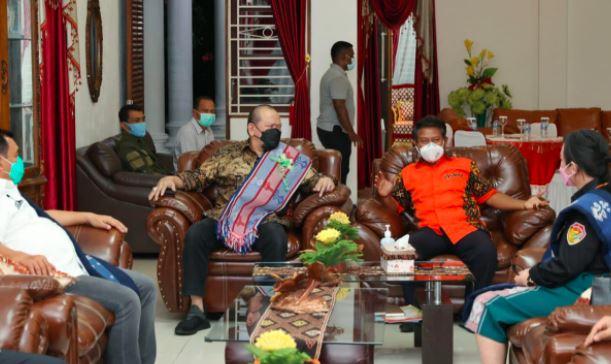title Ketua DPD La Nyalla Dorong Bupati Sumba Barat Daya Maksimalkan Sektor Pertanian dan Perkebunan Ketua DPD La Nyalla Dorong Bupati Sumba Barat Daya Maksimalkan Sektor Pertanian dan Perkebunan
