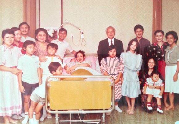 Prabowo Subianto Unggah Foto Lawas Kelahiran Didit, Ada Soeharto dan Ibu Tien