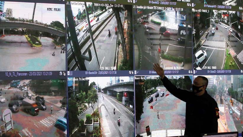 Tilang Elektronik Resmi Berlaku, Petugas TMC Pantau Pelanggar dengan Kamera ETLE - Bagian 1