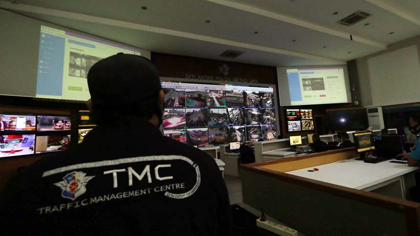 Tilang Elektronik Resmi Berlaku, Petugas TMC Pantau Pelanggar dengan Kamera ETLE - Bagian 2