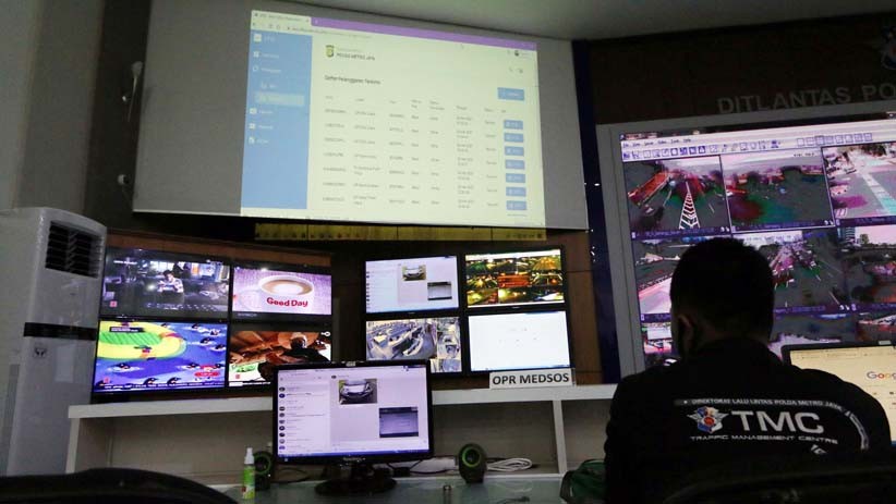 Tilang Elektronik Resmi Berlaku, Petugas TMC Pantau Pelanggar dengan Kamera ETLE - Bagian 5