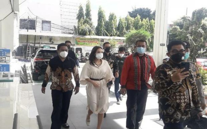 Bertemu di Pengadilan, Gisel Sedih Lihat 2 Terdakwa Penyebar Video Syurnya