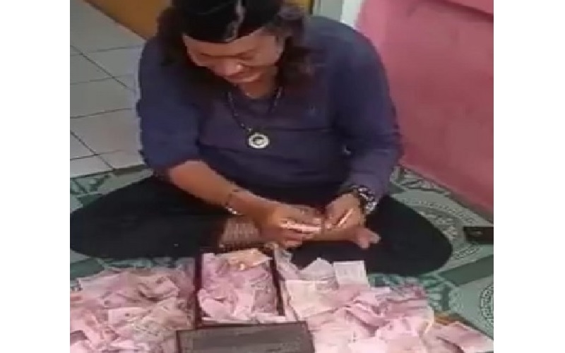 Simak 5 Fakta Ustaz Gondrong Pengganda Uang Pakai Jenglot di Bekasi