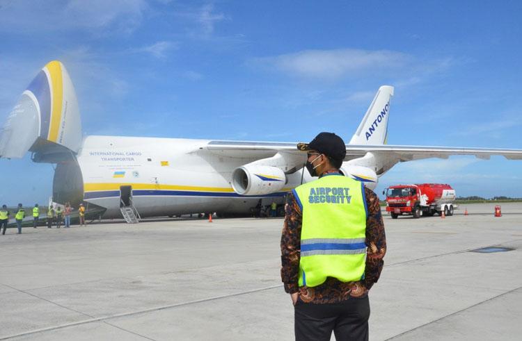 title Mendarat di Bandara YIA, Pesawat Antonov Mengangkut Kabel untuk Diekspor Mendarat di Bandara YIA, Pesawat Antonov Mengangkut Kabel untuk Diekspor