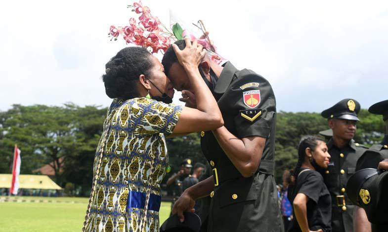  1000 Prajurit asal Papua Resmi Sandang Pangkat Sersan Dua