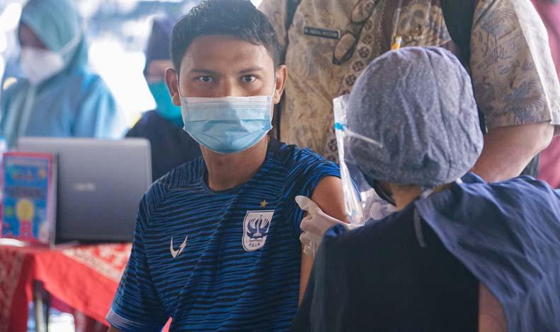 Pemain dan Offisial PSIS Vaksinasi Covid-19 di Solo