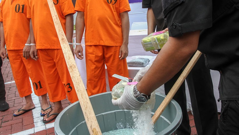 Polda Riau Musnahkan Narkoba, Puluhan Ribu Pil Ekstasi Diblender - Bagian 2