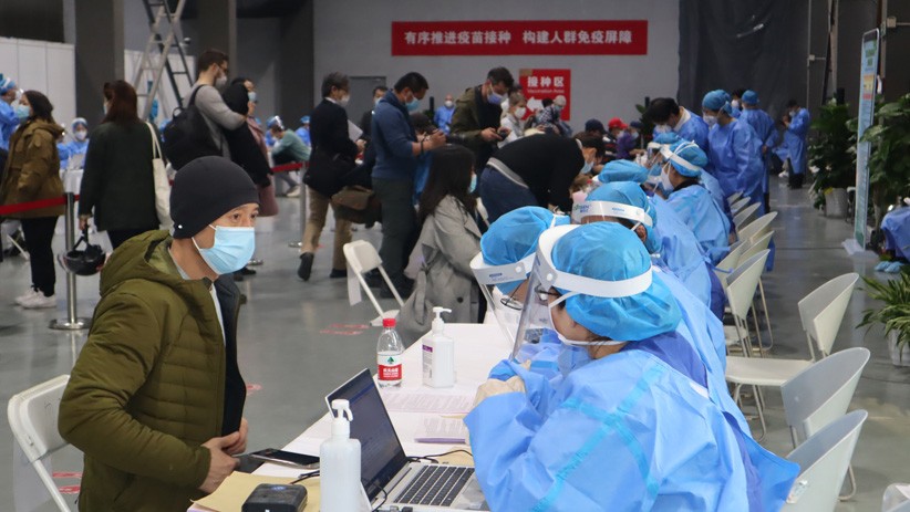 Ratusan Jurnalis Asing dan Diplomat Disuntik Vaksin Covid-19 di China - Bagian 2