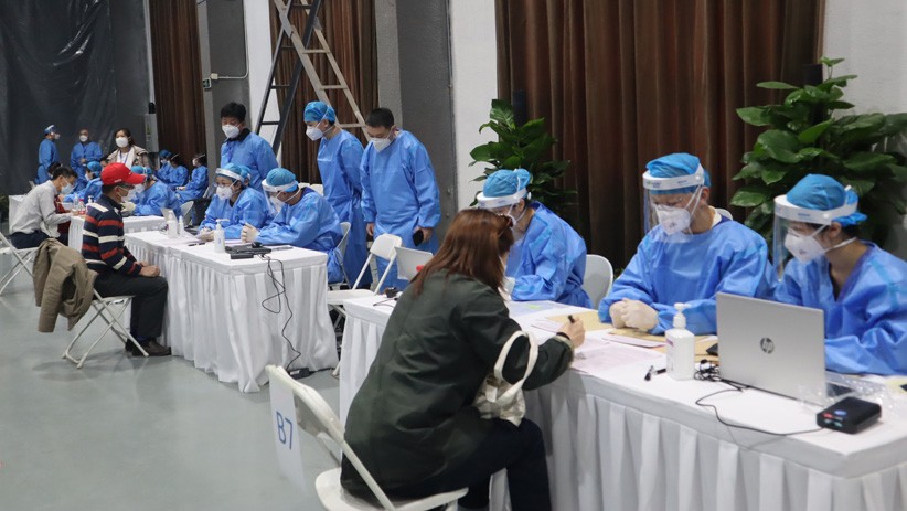 Ratusan Jurnalis Asing dan Diplomat Disuntik Vaksin Covid-19 di China - Bagian 3