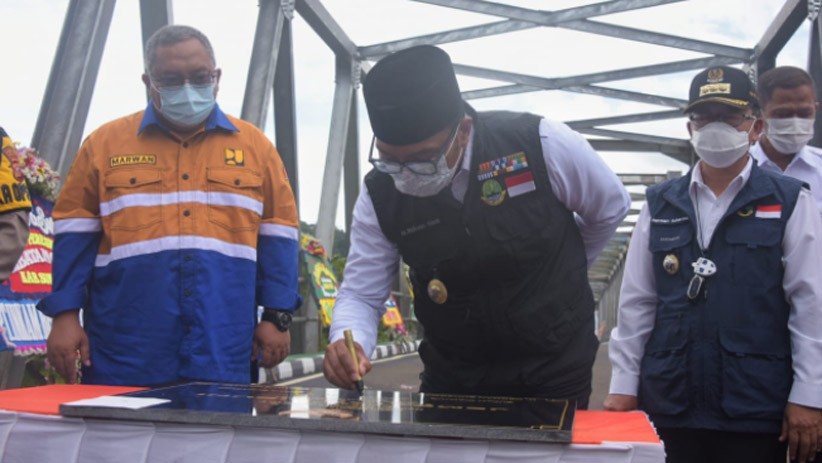 Permudah Akses Warga Cianjur, Gubernur Ridwan Kamil Resmikan Jembatan Cibuni - Bagian 2