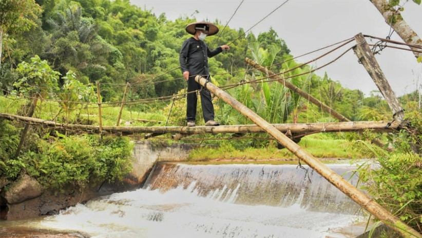 Blusukan Serap Aspirasi, Ridwan Kamil Naik Motor Temui Warga Kampung Adat Ciptagelar - Bagian 3