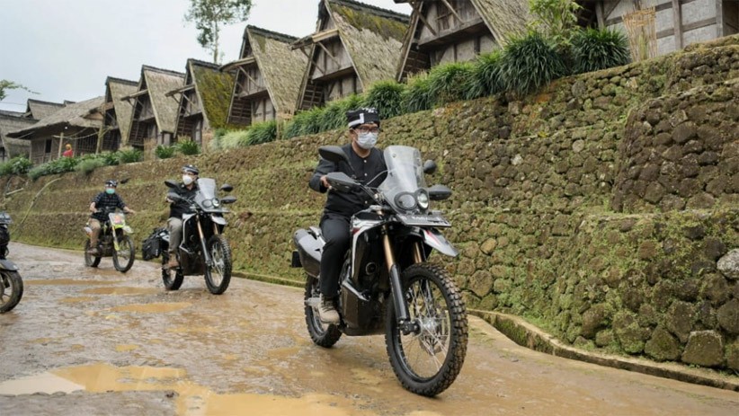 Blusukan Serap Aspirasi, Ridwan Kamil Naik Motor Temui Warga Kampung Adat Ciptagelar - Bagian 2