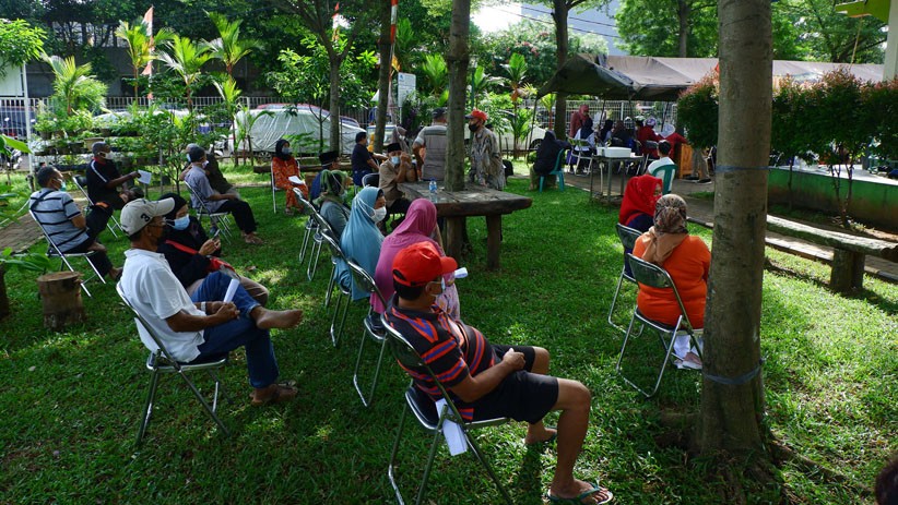 Antusiasme Warga Lansia Vaksin Covid-19 di RPTRA Gajah Tunggal - Bagian 4