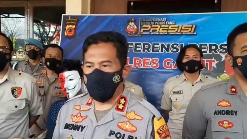 title Pemuda Garut Bawa Kabur Pacar ke Bali, Korban Unggah Status Telah Diculik Pemuda Garut Bawa Kabur Pacar ke Bali, Korban Unggah Status Telah Diculik