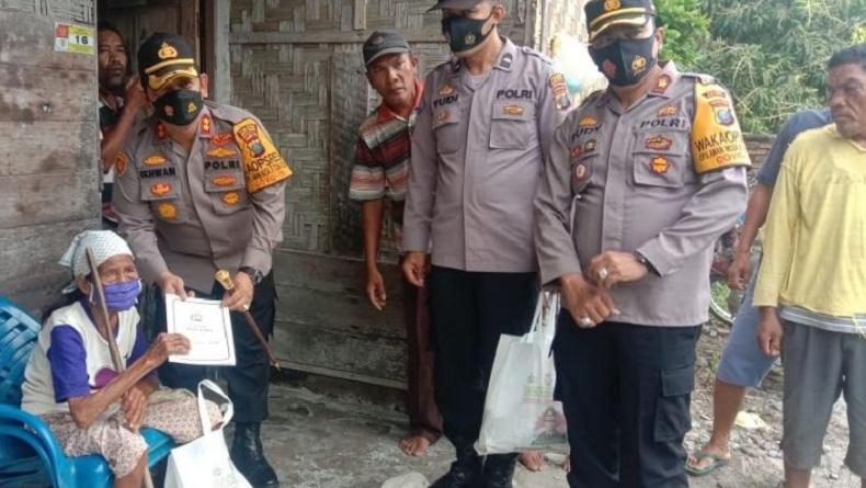 Dapat Bansos dari Kapolda Sumut, Warga Kurang Mampu di Batubara Merasa Bahagia
