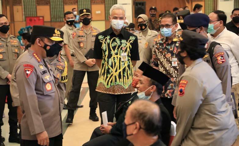 Curhat Warga ke Kapolri: Kami Senang Bisa Divaksin setelah Menunggu Setahun