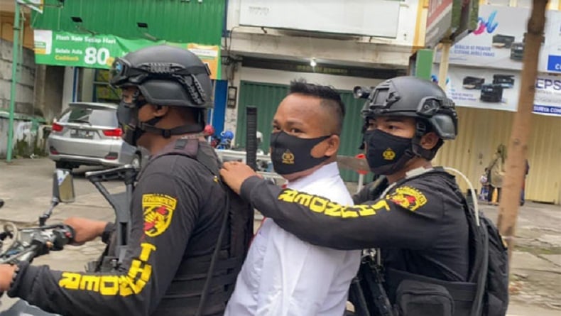 Mengaku Anggota Polisi, Karyawan Restoran di Makassar Diamankan