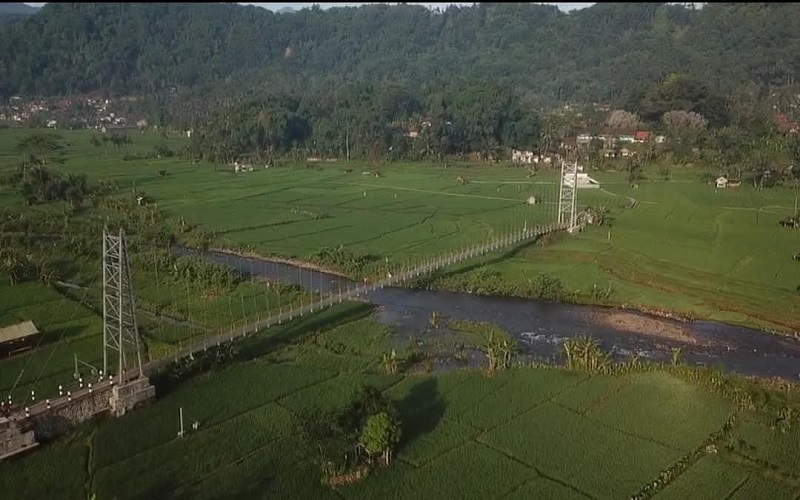 Pesona Indah Jembatan Gantung Panyindangan Sumedang 