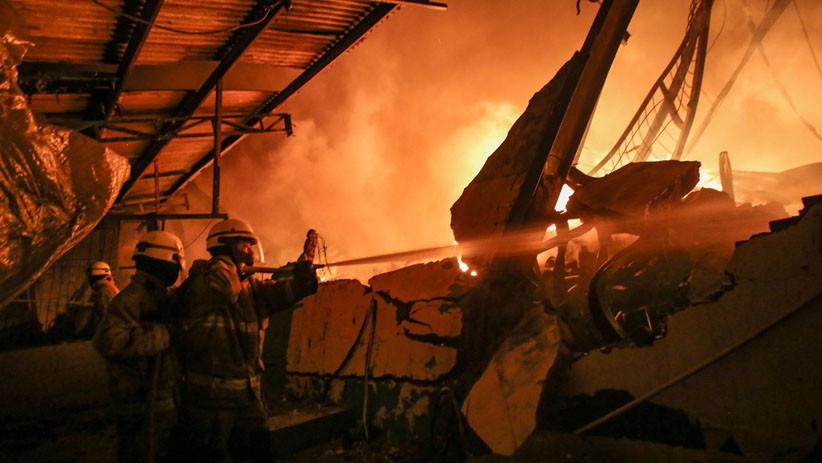 Pabrik Cat Ludes Terbakar di Cikupa, 11 Mobil Pemadam Dikerahkan - Bagian 1