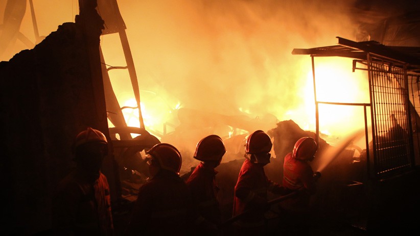 Pabrik Cat Ludes Terbakar di Cikupa, 11 Mobil Pemadam Dikerahkan - Bagian 3