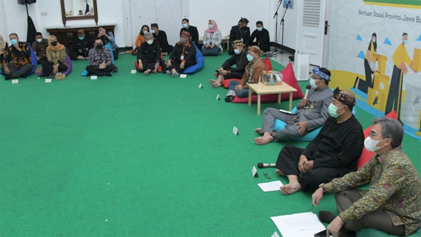 Ridwan Kamil Terima Masukan Masyarakat Penerima Bantuan Pemprov Jawa Barat - Bagian 2