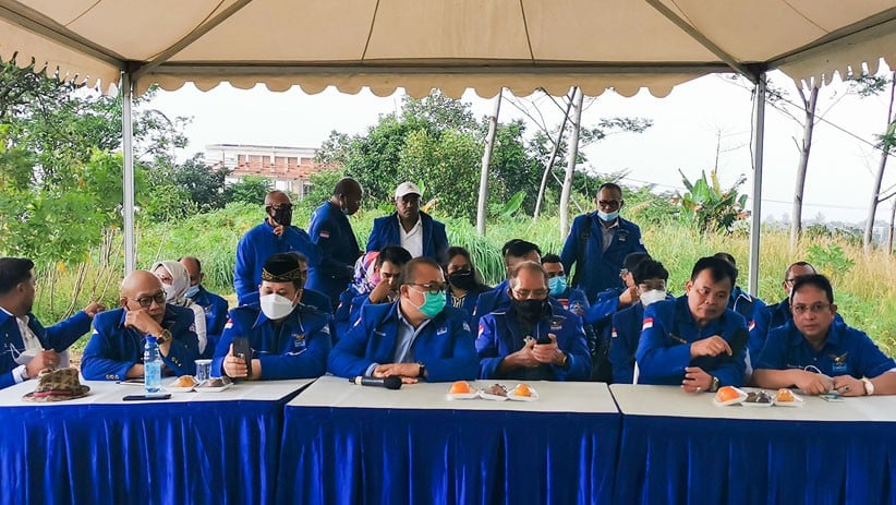 Diguyur Hujan dan Petir, Partai Demokrat Versi KLB Konferensi Pers di Hambalang - Bagian 2