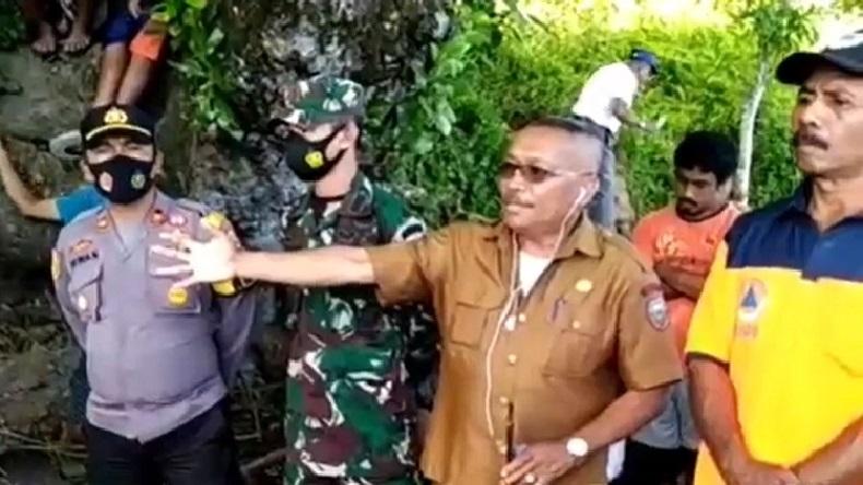 title Warga Makin Memadati Pantai Pohon Batu untuk Dulang Emas, Camat: Perketat Pintu Masuk Kecamatan Warga Makin Memadati Pantai Pohon Batu untuk Dulang Emas, Camat: Perketat Pintu Masuk Kecamatan