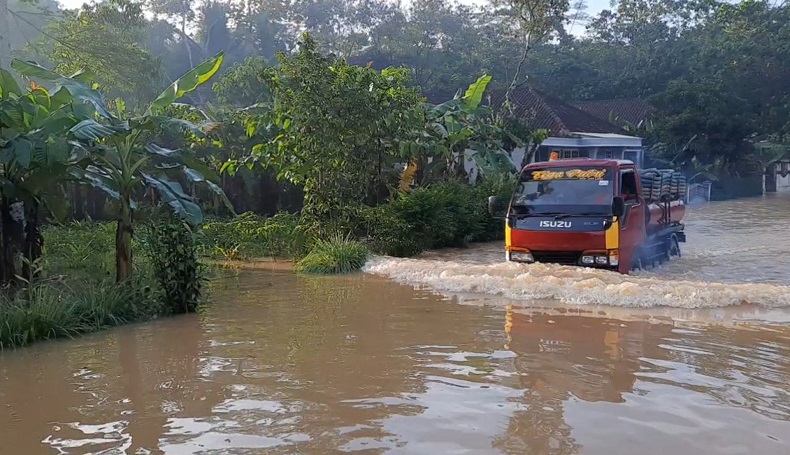 Banjir Lagi, 3 Kampung Nyaris Tenggelam di Tanjungsari Tasikmalaya 