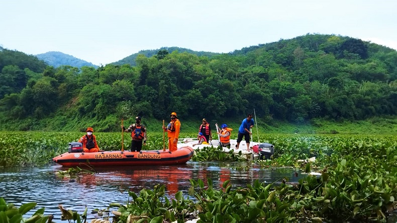 Asyik Mancing, Lansia Jatuh dan Tenggelam di Sungai Citarum, Dicari Sampai Sore Nihil