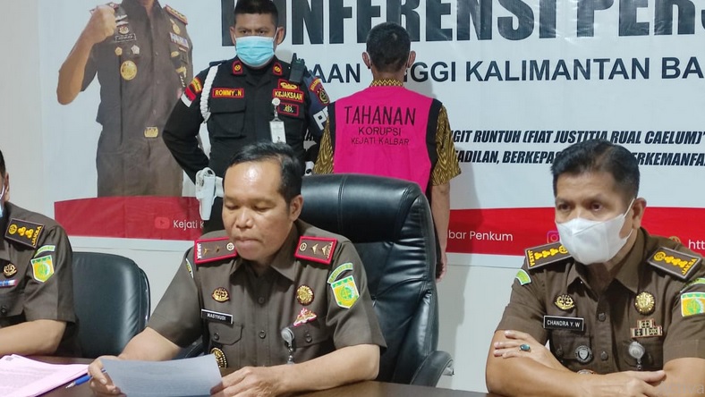 Kejati Kalbar Tahan Lagi Satu Tersangka Korupsi Penanaman Sawit Di Ptpn Xiii 7760