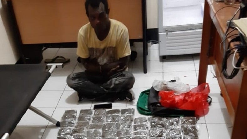 Polisi Tangkap Pengedar Narkoba asal Papua Nugini dengan 113 Paket Ganja
