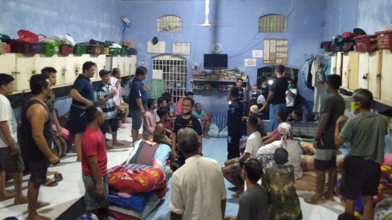 Sidak di Lapas Padang, Petugas Temukan Ponsel, Charger dan Rantai Besi