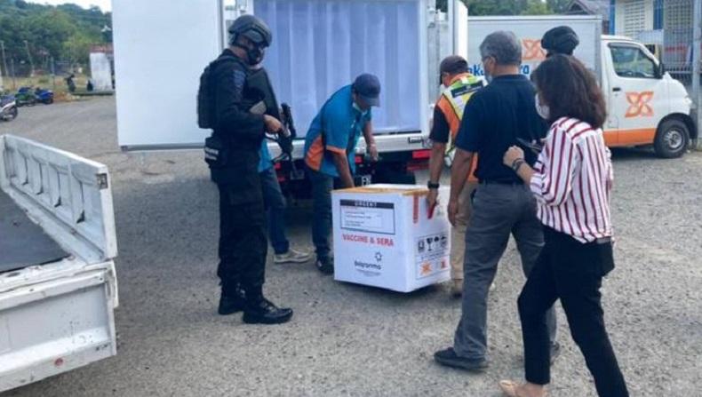 900 Vial Vaksin Covid Tiba di Ambon, Dikawal Ketat Pesonel Brimob Polda Maluku 