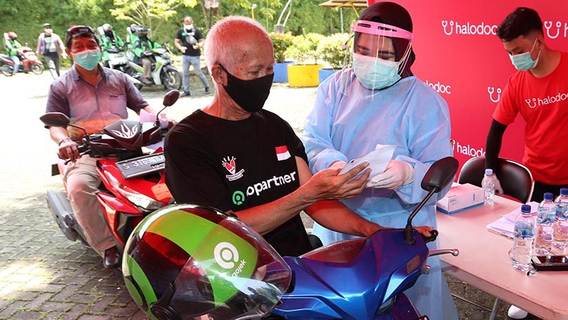 Layanan Vaksinasi Drive Thru Pertama di Surabaya - Bagian 3