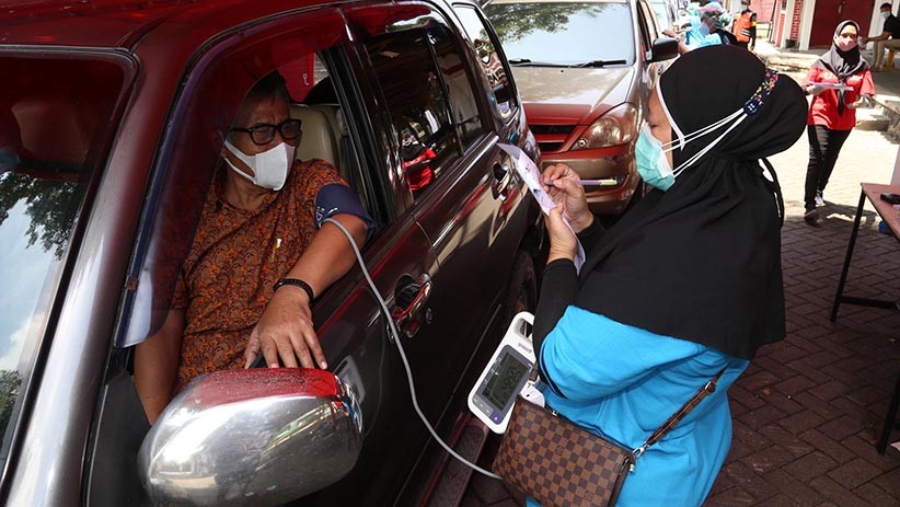 Layanan Vaksinasi Drive Thru Pertama di Surabaya - Bagian 4