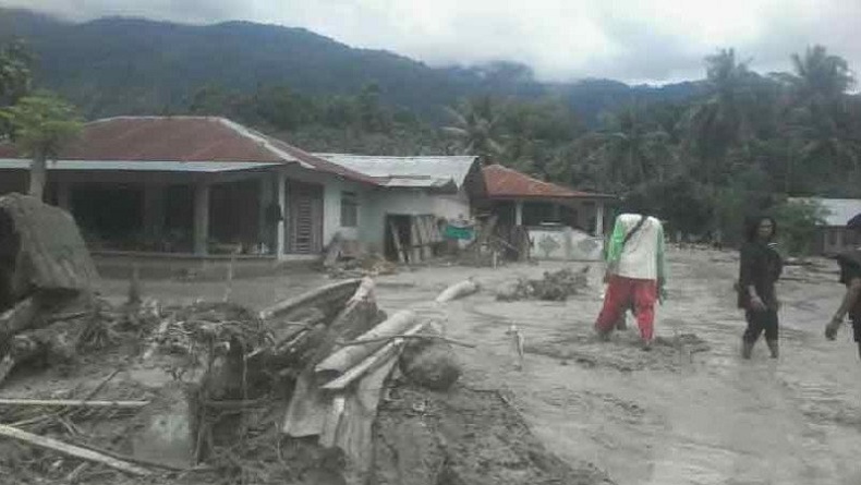 title Banjir Lumpur Terjang Desa Beka Kabupaten Sigi, 292 Warga Mengungsi Banjir Lumpur Terjang Desa Beka Kabupaten Sigi, 292 Warga Mengungsi