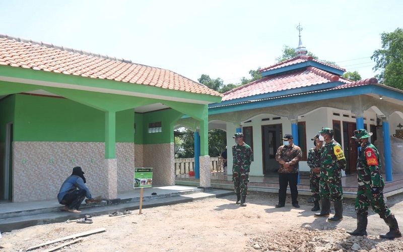 Warga Tanjungsari, Dusun Terpencil di Karawang Gembira Dikunjungi Jenderal TNI AD