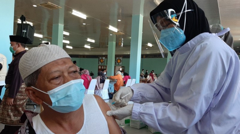 title Jelang Ramadan, 3.000 Imam hingga Marbot Masjid di Kepri Disuntik Vaksin AstraZeneca Jelang Ramadan, 3.000 Imam hingga Marbot Masjid di Kepri Disuntik Vaksin AstraZeneca