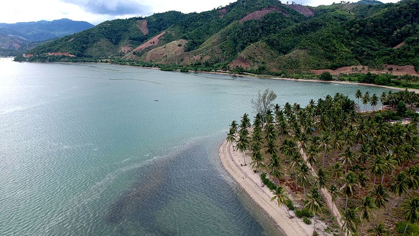 Indahnya Pemandangan Pasir Putih Pantai Bilato Gorontalo - Bagian 1