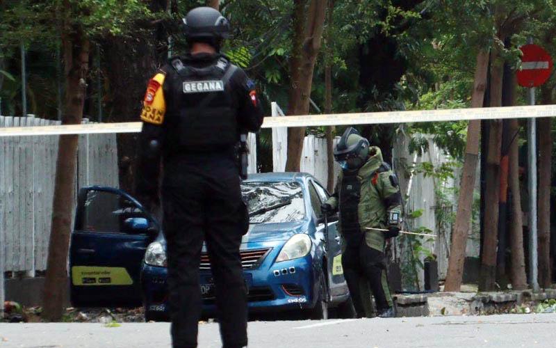 Polisi Gelar Olah TKP Bom Gereja Katedral Makassar - Bagian 1