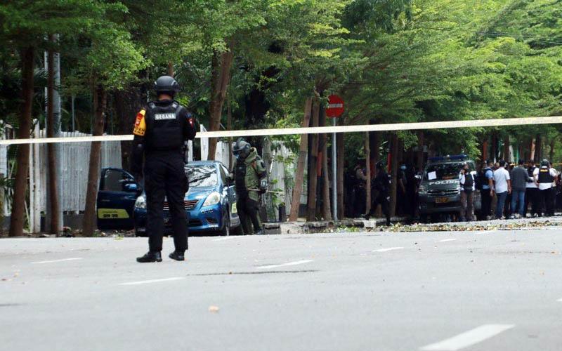 Polisi Gelar Olah TKP Bom Gereja Katedral Makassar - Bagian 4