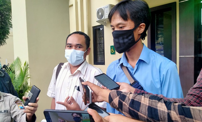 title Disekap dan Dipukul saat Bertugas, Jurnalis Ini Laporkan Oknum Polisi ke Polda Jatim Disekap dan Dipukul saat Bertugas, Jurnalis Ini Laporkan Oknum Polisi ke Polda Jatim
