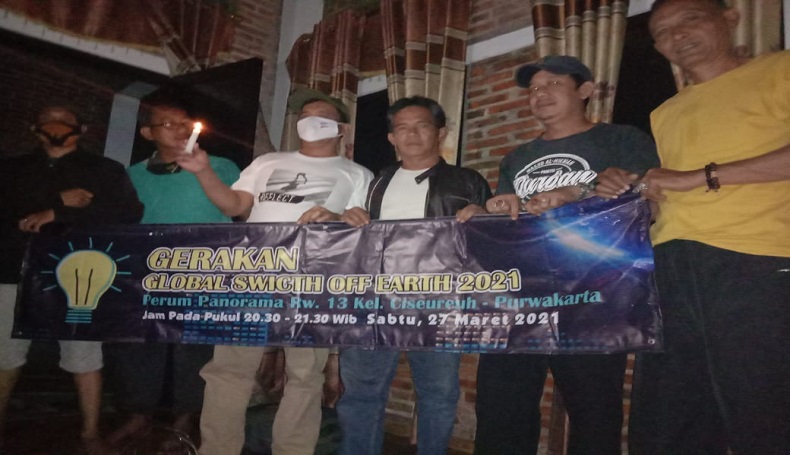 Peringati Earth Hour 2021, Warga Purwakarta Ngaliwet Tanpa Penerangan